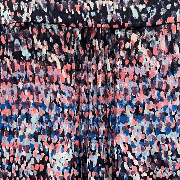 Daniel Rainn - Navy Print Short Sleeve Pleated  Blouse / Large - Picture 5 of 14